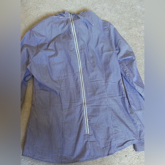 Banana Republic front tie long sleeve shirt - Picture 4 of 5